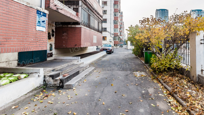 理工大学家属楼西区外景图