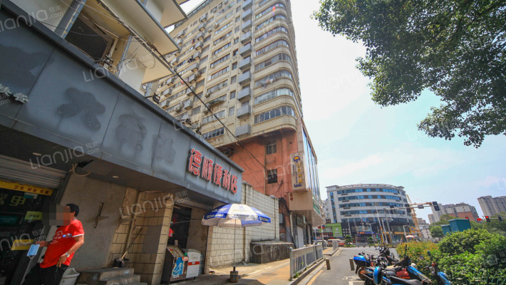 龙腾商住大厦外景图