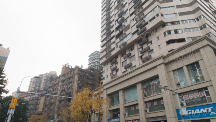 自然大地外景图