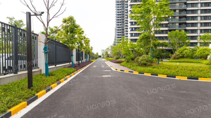 当代云谷外景图