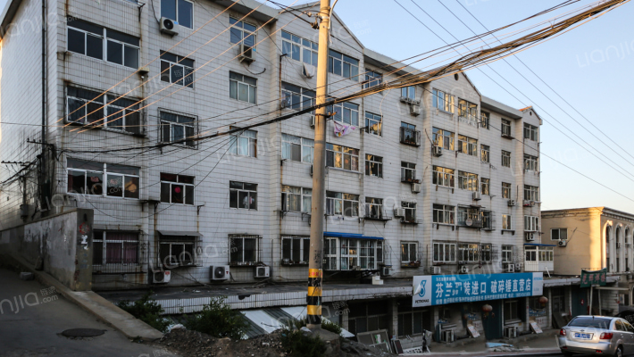 南山路自来水家属楼外景图