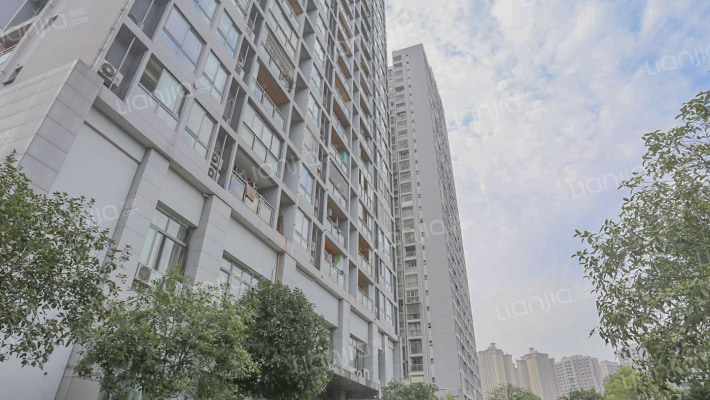 财富广场外景图