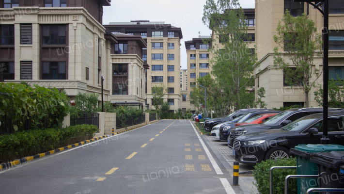 中骏愉景城外景图