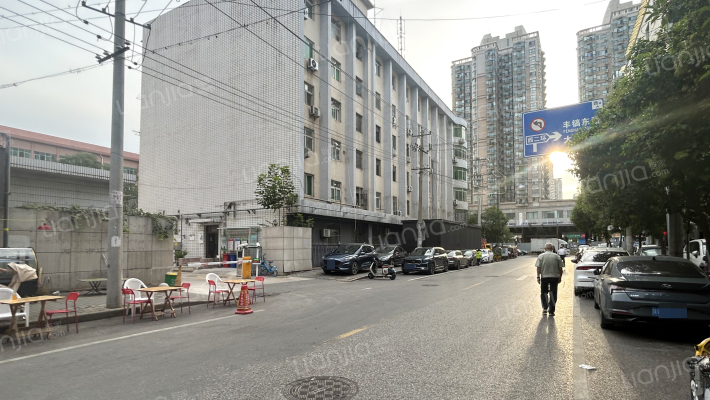 中国人寿陕西分公司营业莲湖分局家属院外景图