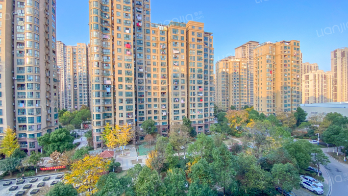 御景前城外景图