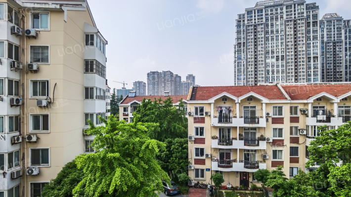 银杏苑小区外景图