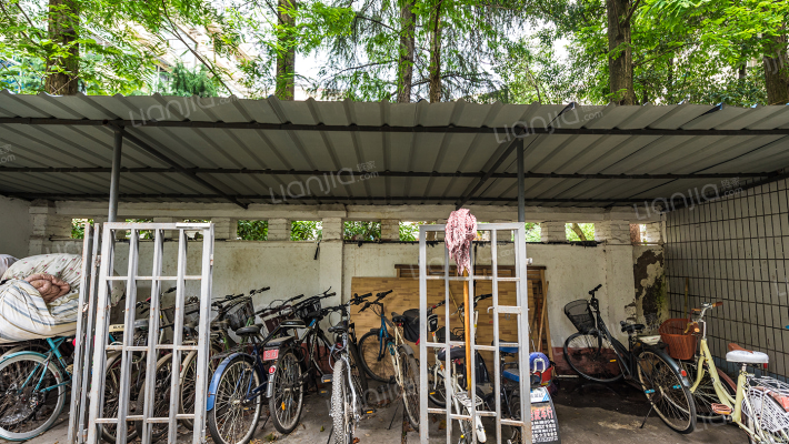 虹城公寓外景图