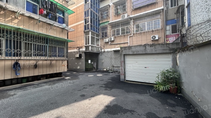 莹石宿舍外景图