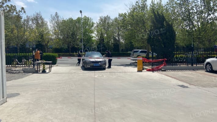 银湾国际广场外景图