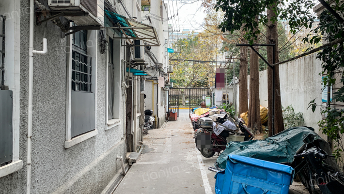 新闸路1039弄外景图