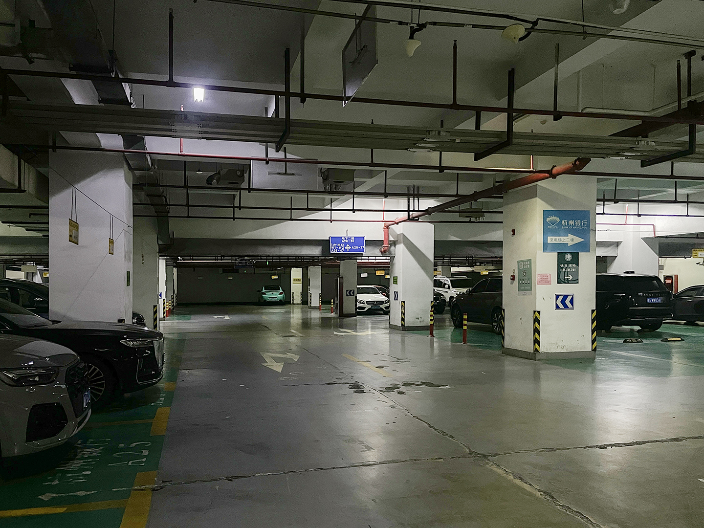 Qianlong Mansion compound photo 11
