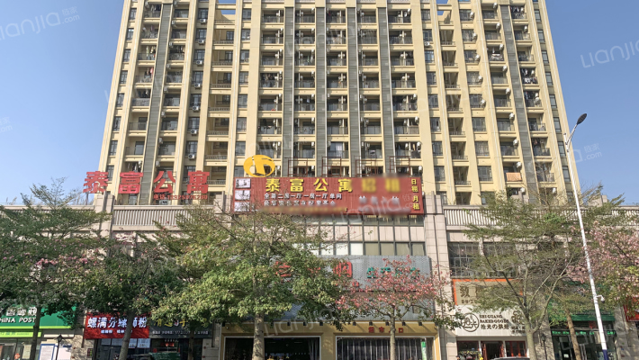 财富广场外景图