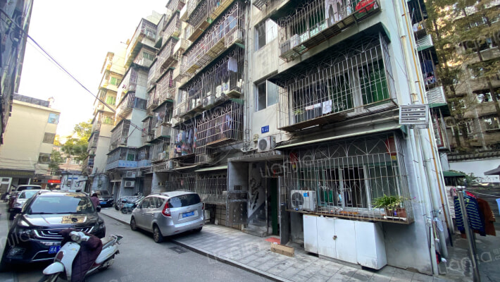 花园公寓外景图