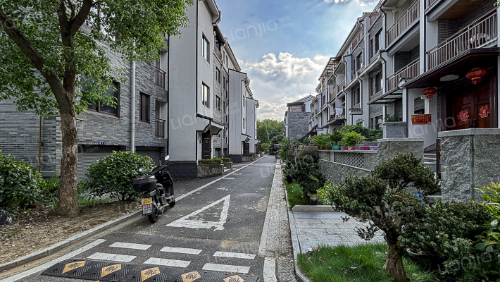 秉贤大院外景图
