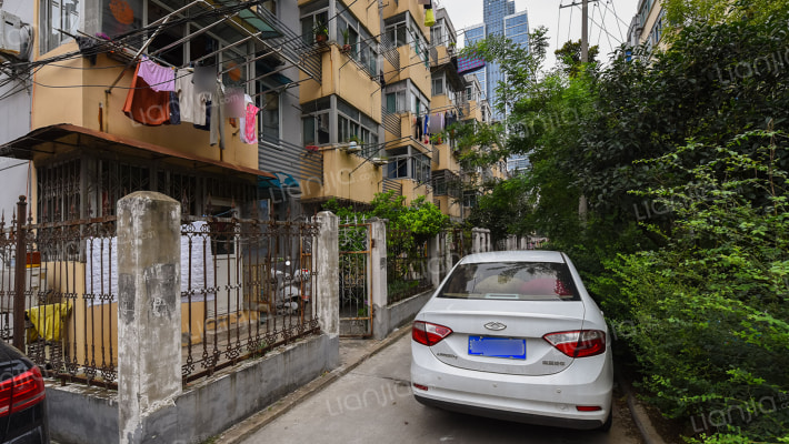 液压件厂宿舍外景图