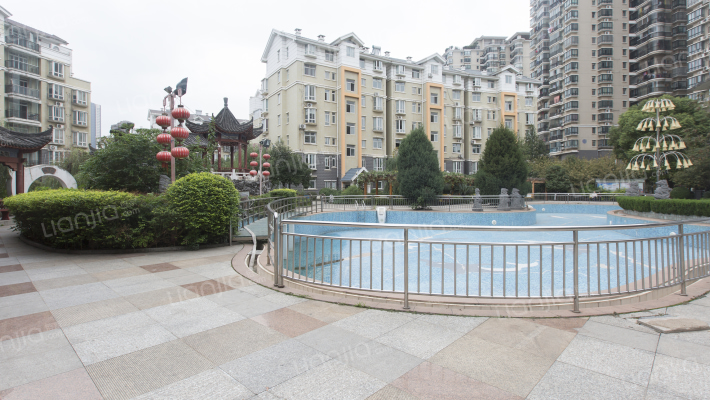 华城广场外景图