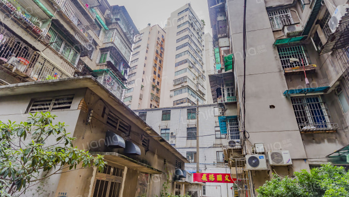 珠江大厦外景图