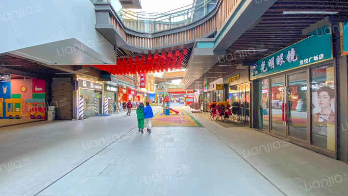 新城吾悦广场外景图