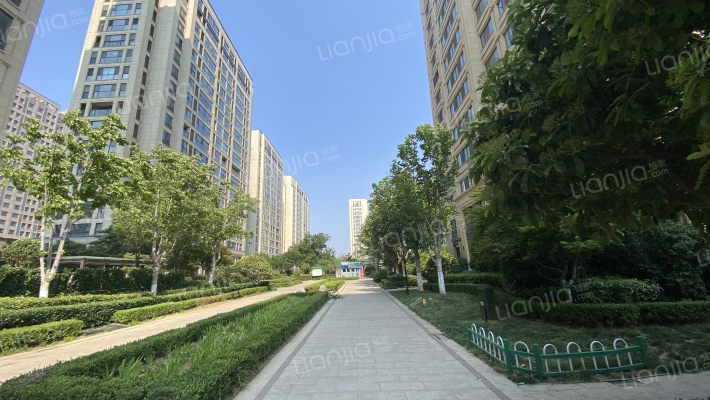 绿城岘山花城外景图