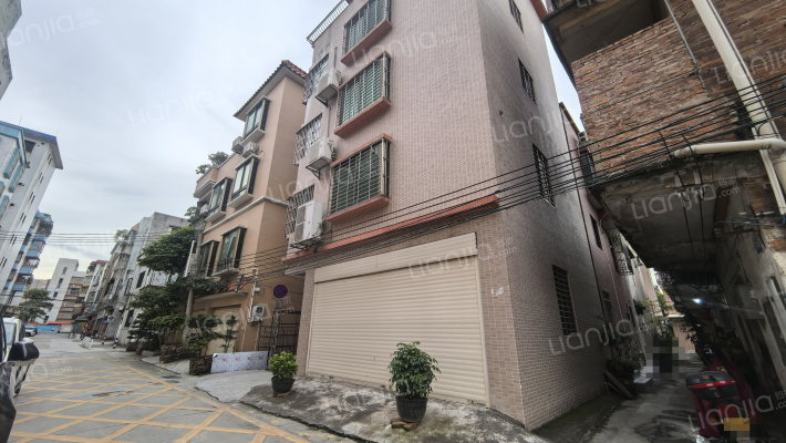 广场中路五街外景图