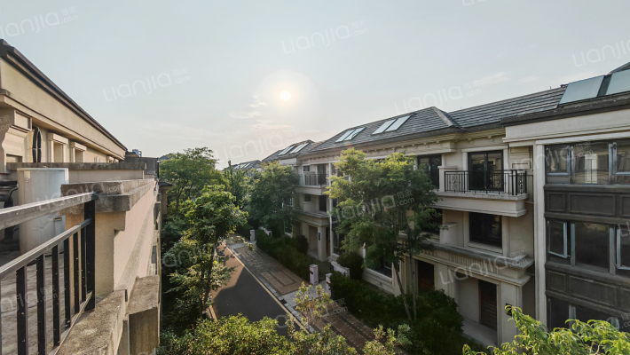 龙湖九里晴川外景图