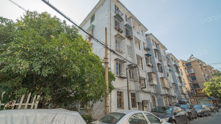 周家河头外景图