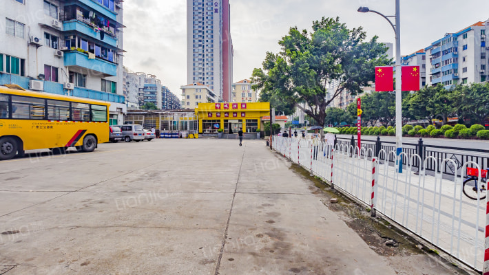 新港中路464号大院外景图