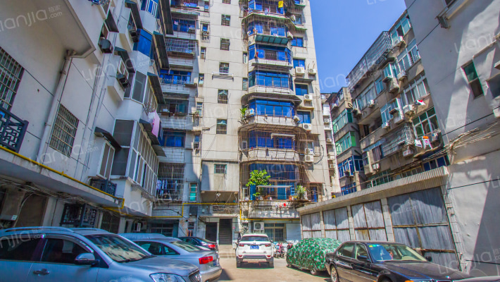 海关监管仓外景图