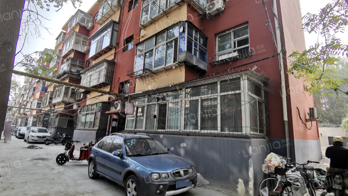 银行宿舍外景图