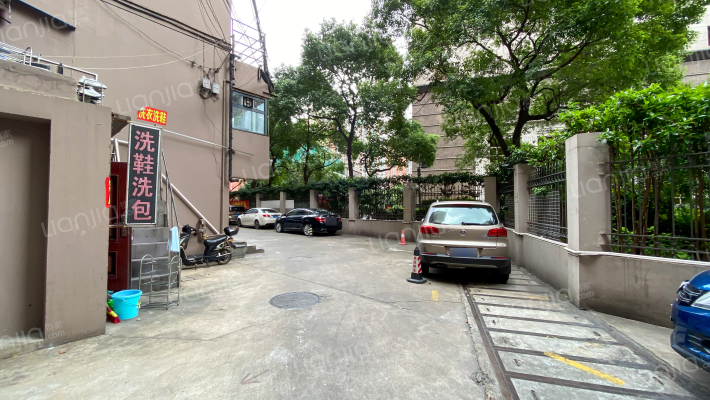 华东化工大厦外景图