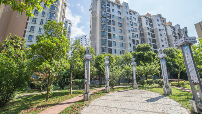 龙居山庄外景图