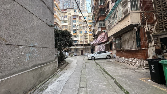 交易路65号外景图