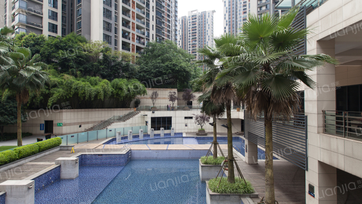 龙湖观山水外景图