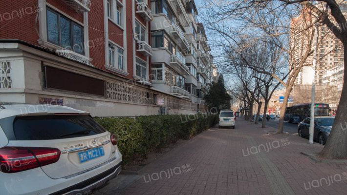 环湖北里外景图