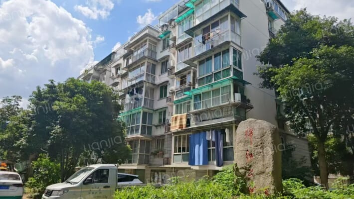 锦江公寓外景图