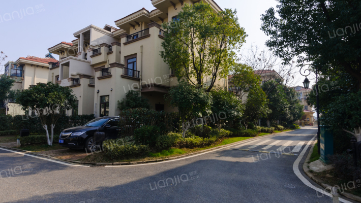 世茂龙湾一期南湖半岛外景图