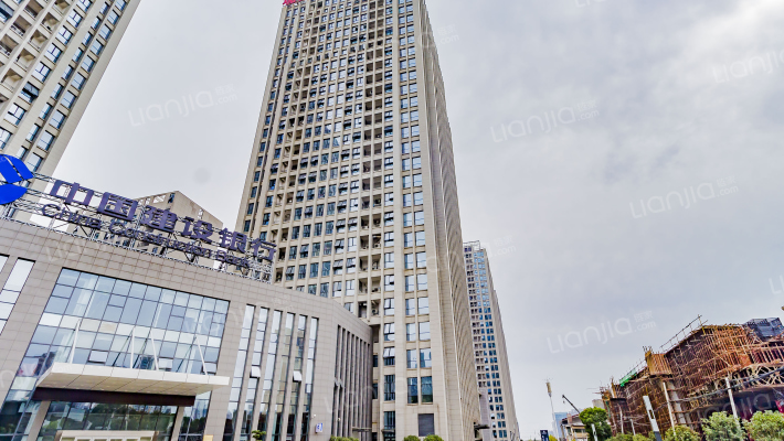 现代光谷世贸中心外景图