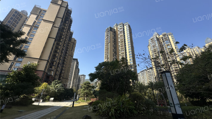 水岸花山外景图