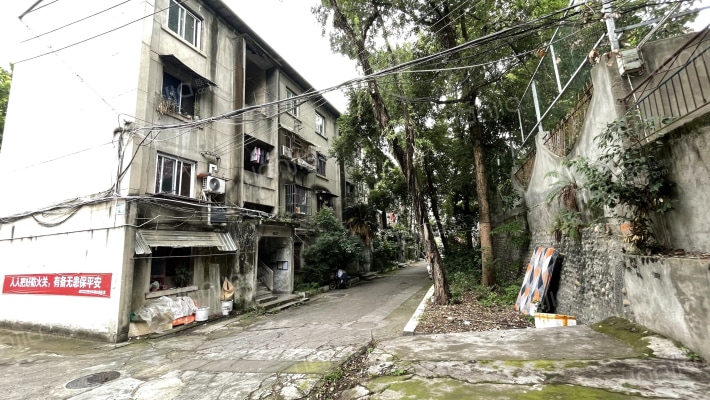 四川地质医院宿舍外景图