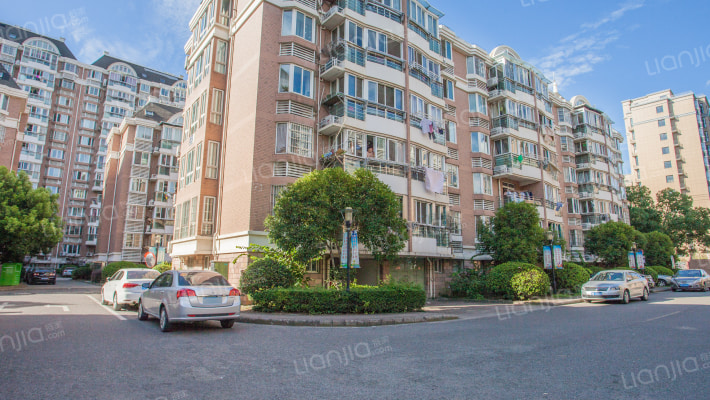 小城春秋外景图