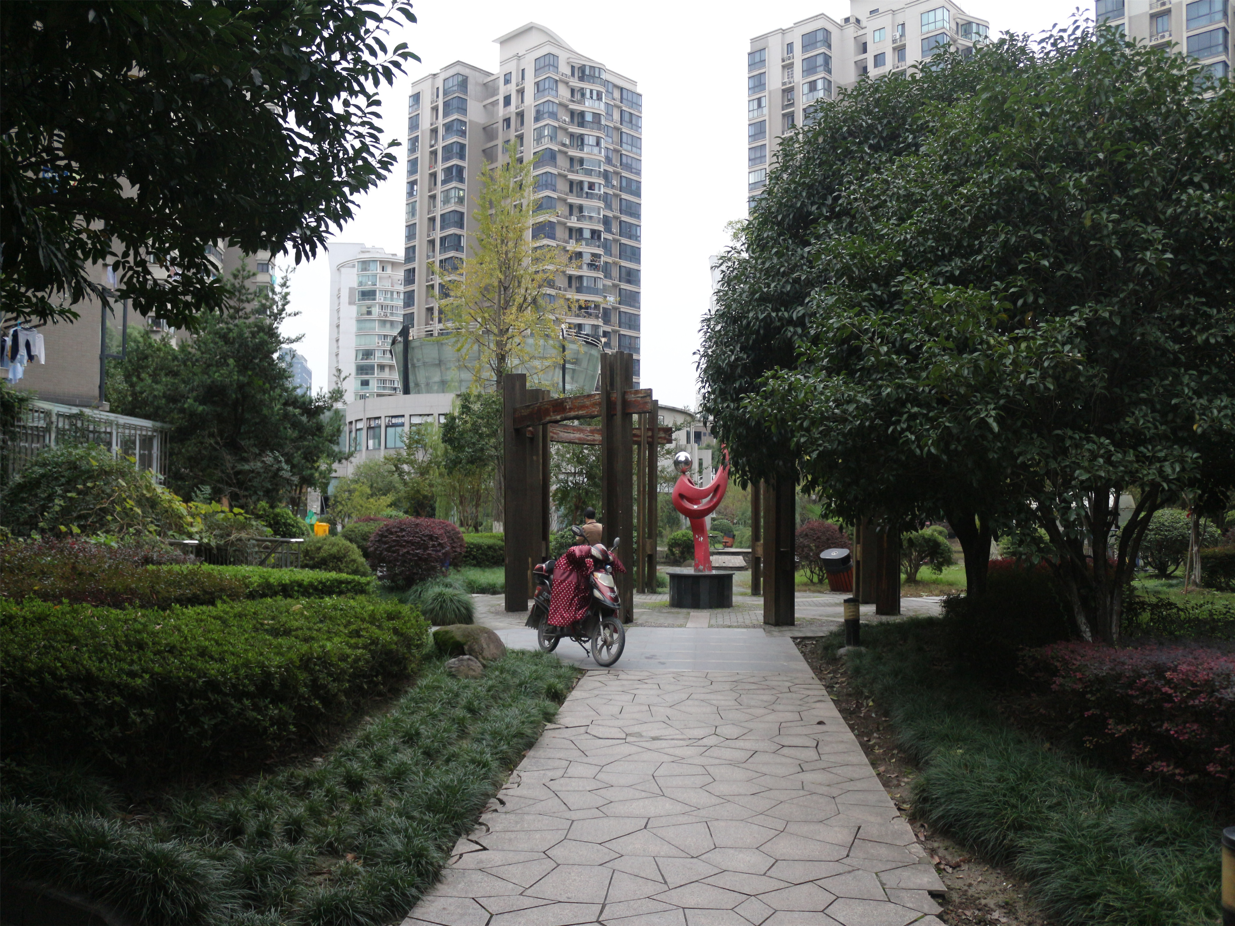 Linjiang Garden compound photo 26