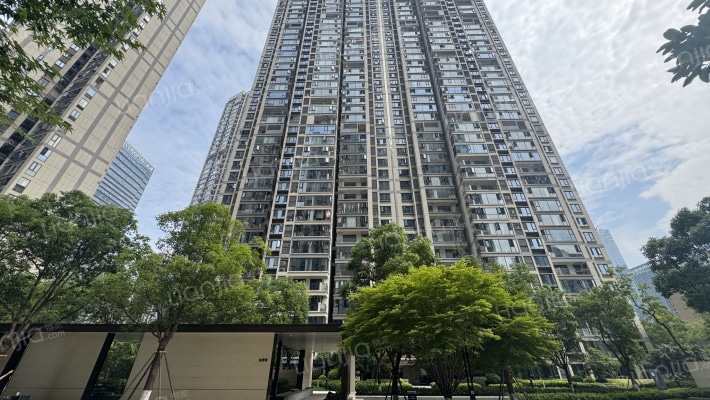 卓越中寰外景图