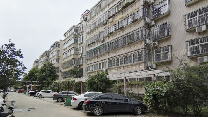 滨河小区外景图