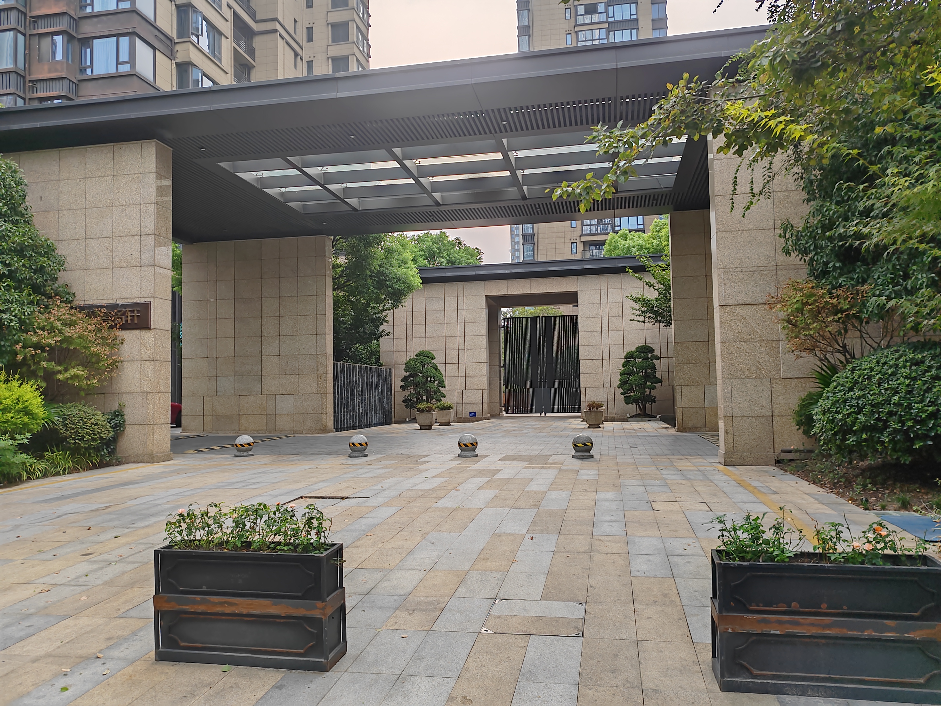 Long Hu Tian Xi compound photo 8