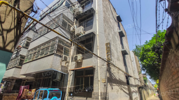 城上城外景图