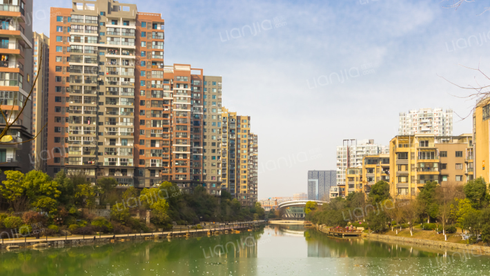 清江山水外景图