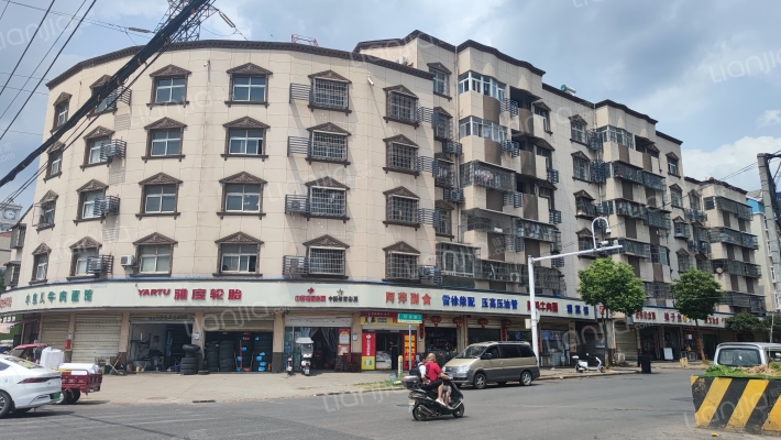 铁塔小区外景图