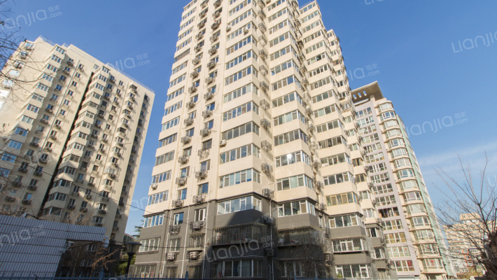 青年湖北街外景图