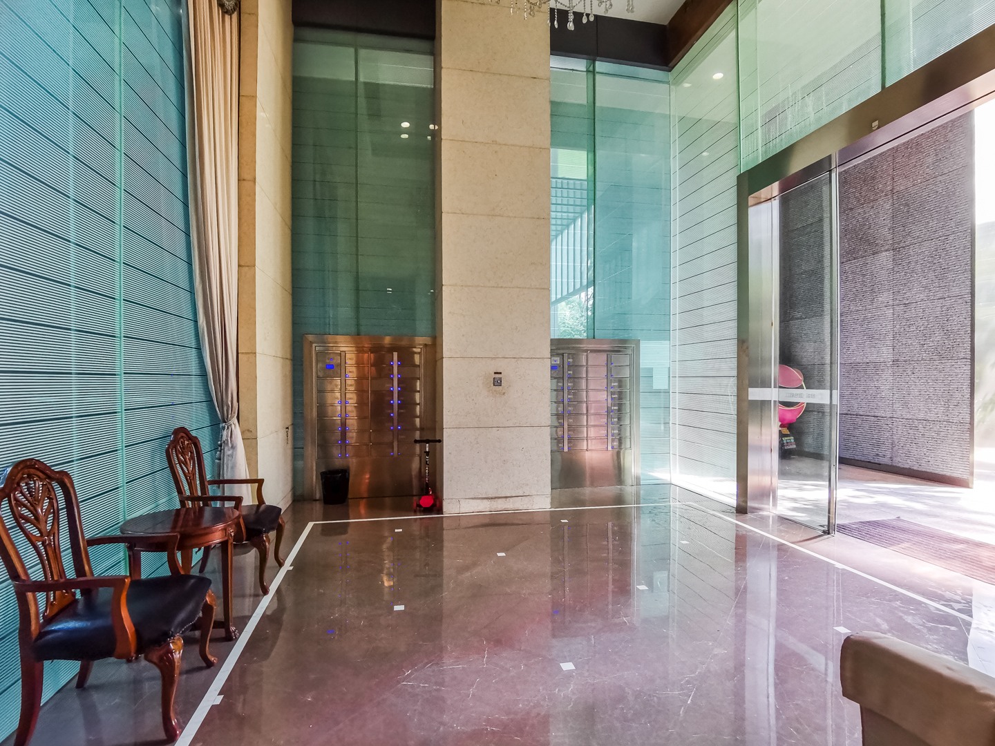 Sapphire Mansion compound photo 14
