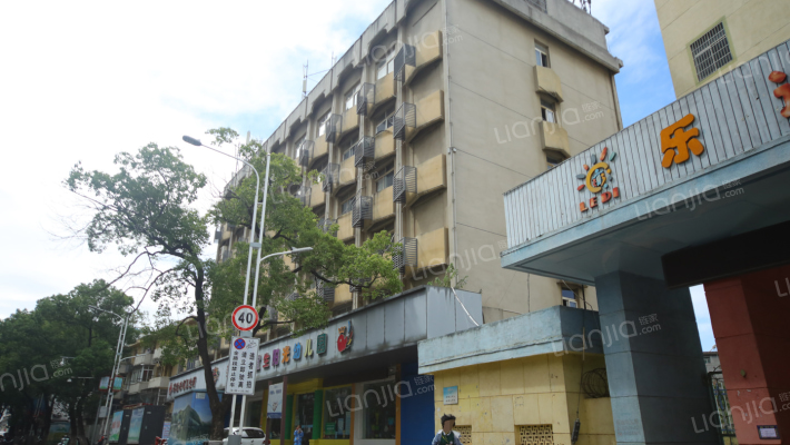 新建县电缆厂宿舍外景图